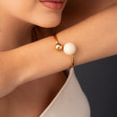 BRACELETE DOURADO ABRAÇO ESFERA BRANCA E LISA (020416)