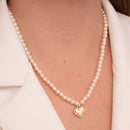 CHOKER TODO DE PÉROLA COM PINGENTE DE CORAÇÃO (022206)